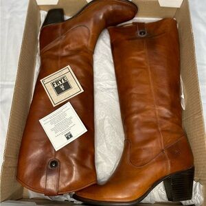 Women’s Frye Jackie Button cognac leather boots. Size 11. EUC